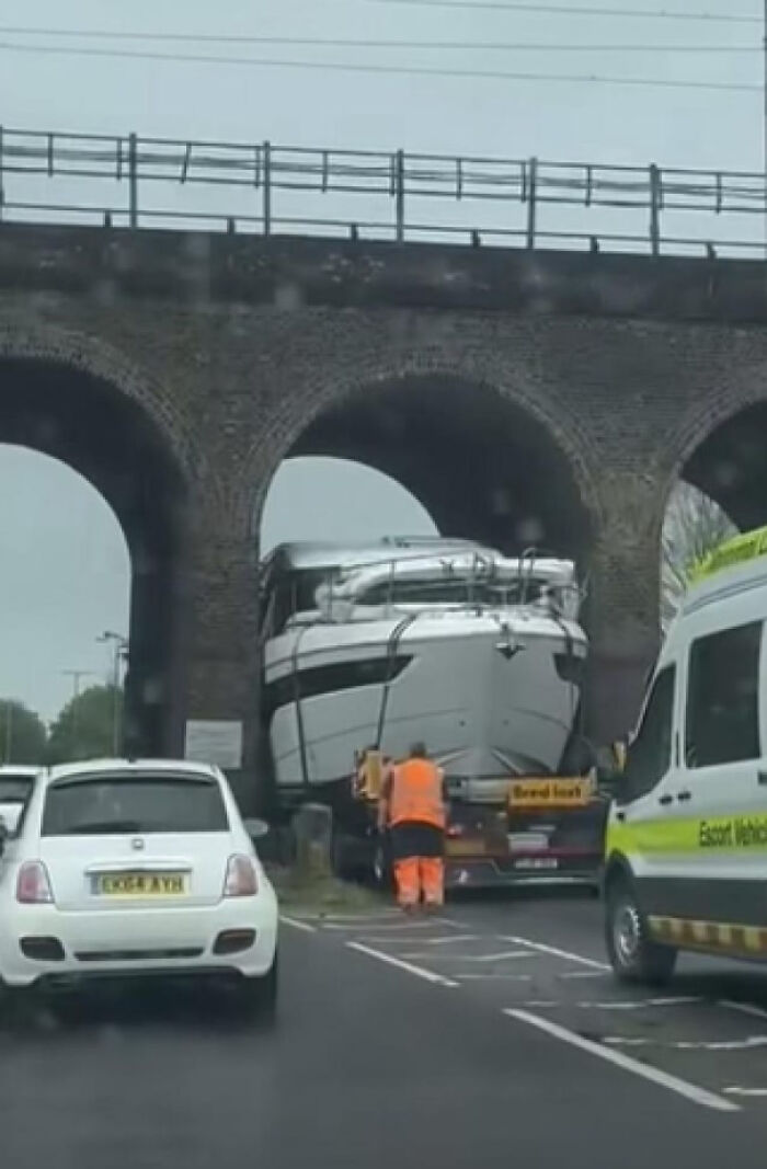 &#8220;Can&#8217;t Park There, Mate!&#8221;: 117 Parking Fails That Had To Be Shared Online