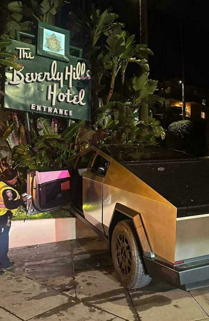 &#8220;Can&#8217;t Park There, Mate!&#8221;: 117 Parking Fails That Had To Be Shared Online