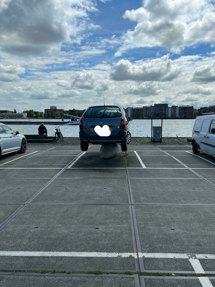 &#8220;Can&#8217;t Park There, Mate!&#8221;: 117 Parking Fails That Had To Be Shared Online