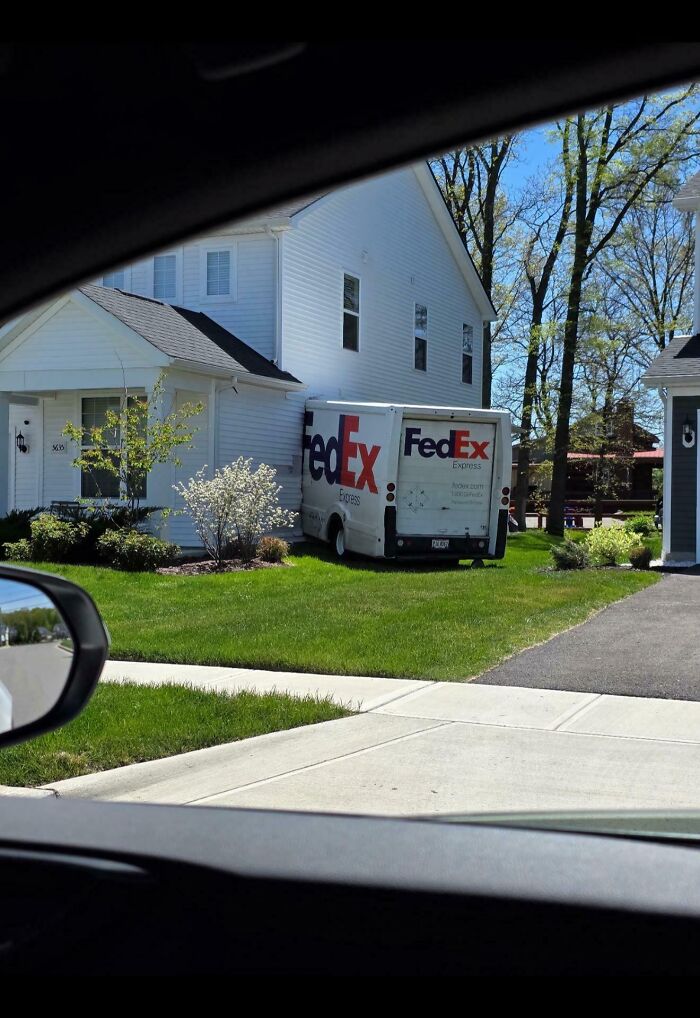 &#8220;Can&#8217;t Park There, Mate!&#8221;: 117 Parking Fails That Had To Be Shared Online