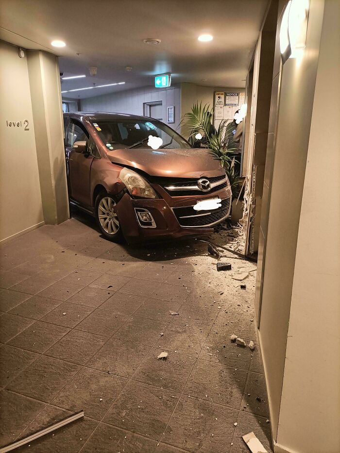 &#8220;Can&#8217;t Park There, Mate!&#8221;: 117 Parking Fails That Had To Be Shared Online