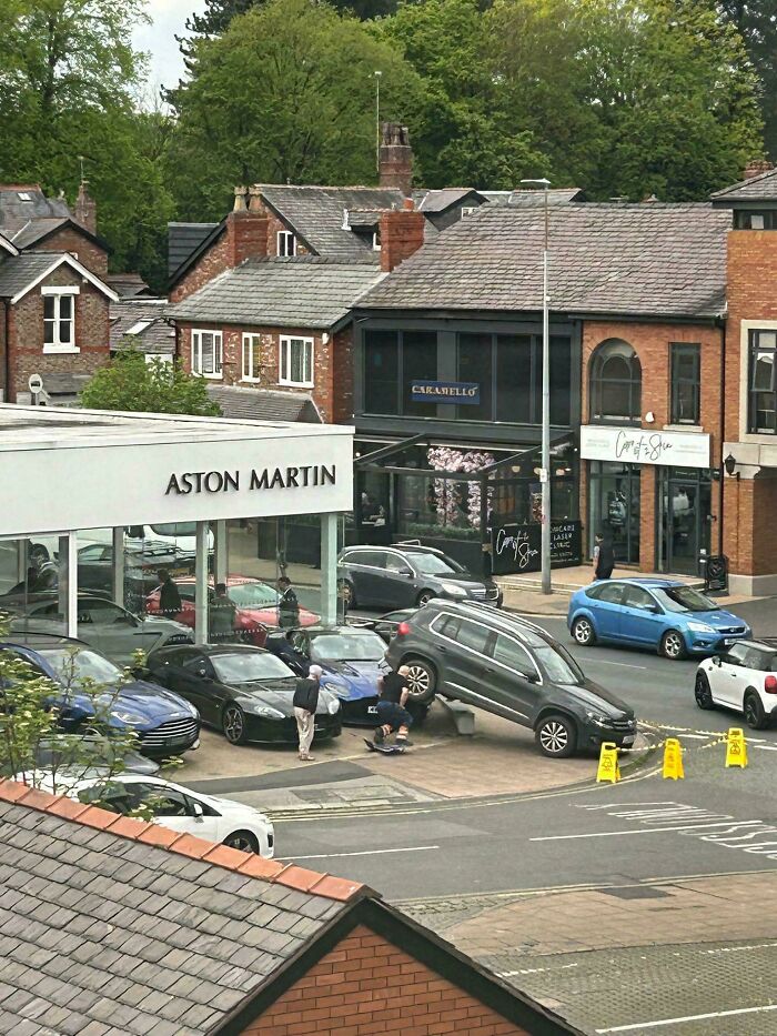 &#8220;Can&#8217;t Park There, Mate!&#8221;: 117 Parking Fails That Had To Be Shared Online