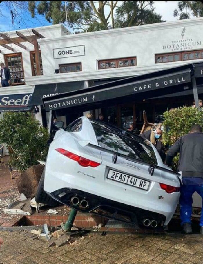&#8220;Can&#8217;t Park There, Mate!&#8221;: 117 Parking Fails That Had To Be Shared Online