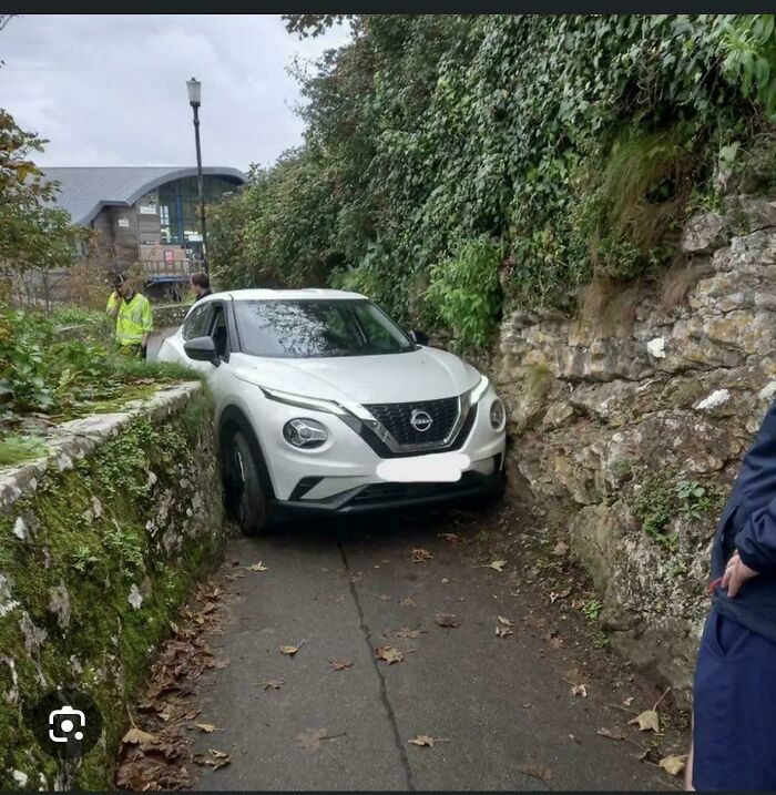 &#8220;Can&#8217;t Park There, Mate!&#8221;: 117 Parking Fails That Had To Be Shared Online