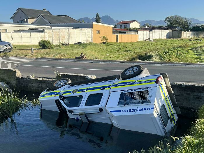 &#8220;Can&#8217;t Park There, Mate!&#8221;: 117 Parking Fails That Had To Be Shared Online