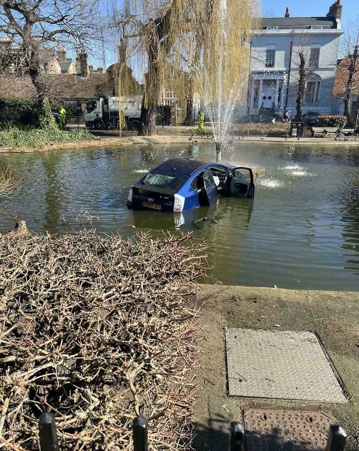&#8220;Can&#8217;t Park There, Mate!&#8221;: 117 Parking Fails That Had To Be Shared Online