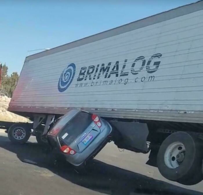 &#8220;Can&#8217;t Park There, Mate!&#8221;: 117 Parking Fails That Had To Be Shared Online