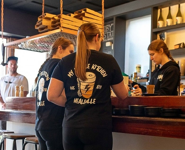 &#8220;No Means No!&#8221;: Café Owner Calls Out &#8220;Entitled&#8221; Customers After They Left Teen Worker In Tears