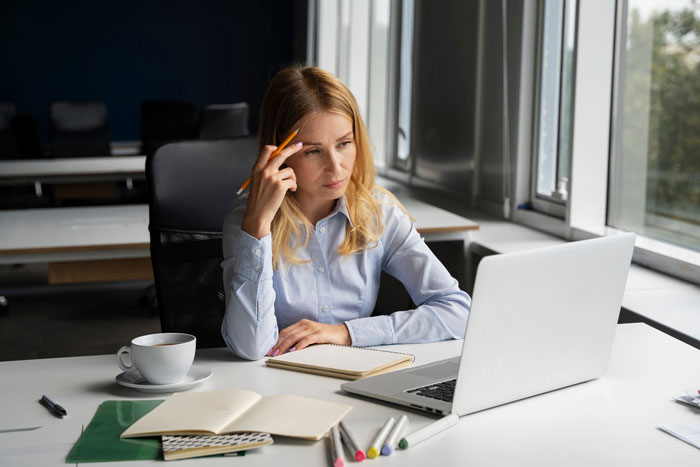 Woman Ghosts Creepy Colleague Who Won&#8217;t Stop Texting Her, He Just Doubles Down, She’s Horrified