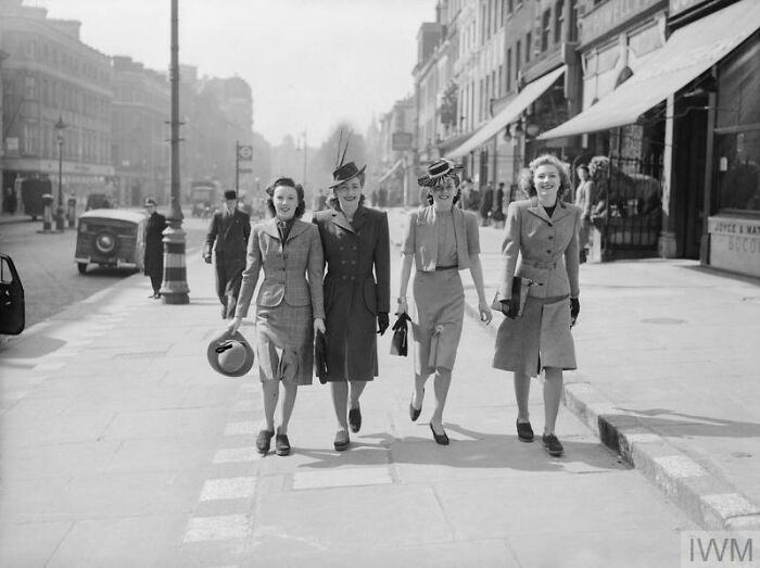 How British Women Kept Their Style During WWII Restrictions (35 Pictures)