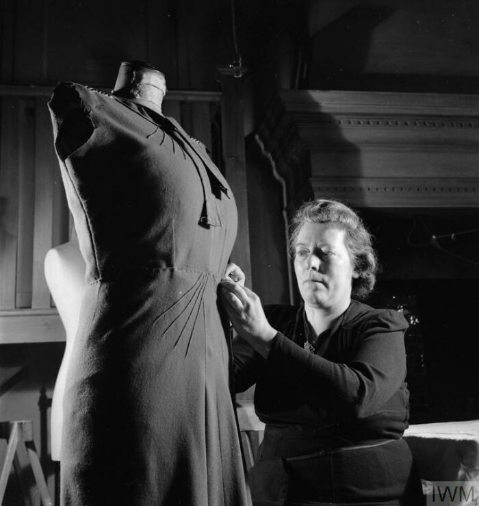 How British Women Kept Their Style During WWII Restrictions (35 Pictures)