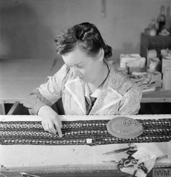 How British Women Kept Their Style During WWII Restrictions (35 Pictures)