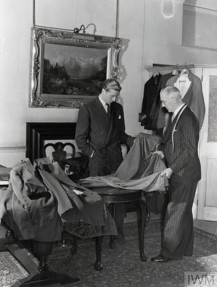 How British Women Kept Their Style During WWII Restrictions (35 Pictures)
