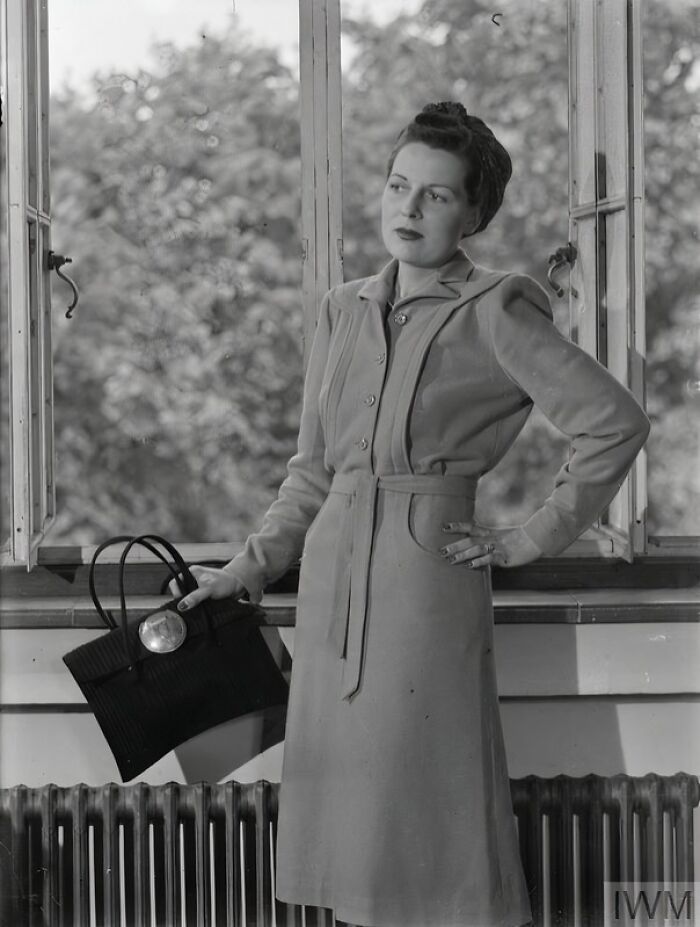 How British Women Kept Their Style During WWII Restrictions (35 Pictures)