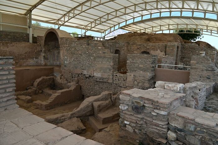 Experts Astonished By Unearthing Of Lydian Palace Dating Back To The 8th Century B.C.