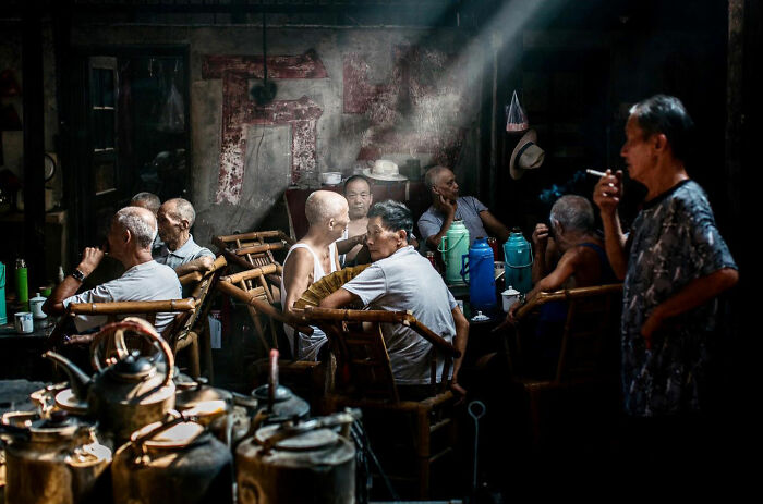 50 Street Photos Showcasing The Unexpected Beauty Of Real Life By Gil Kreslavsky