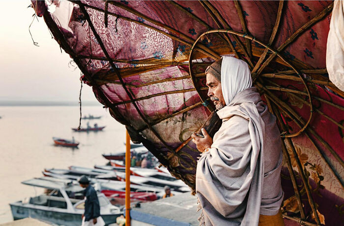 50 Street Photos Showcasing The Unexpected Beauty Of Real Life By Gil Kreslavsky
