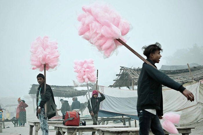 50 Street Photos Showcasing The Unexpected Beauty Of Real Life By Gil Kreslavsky
