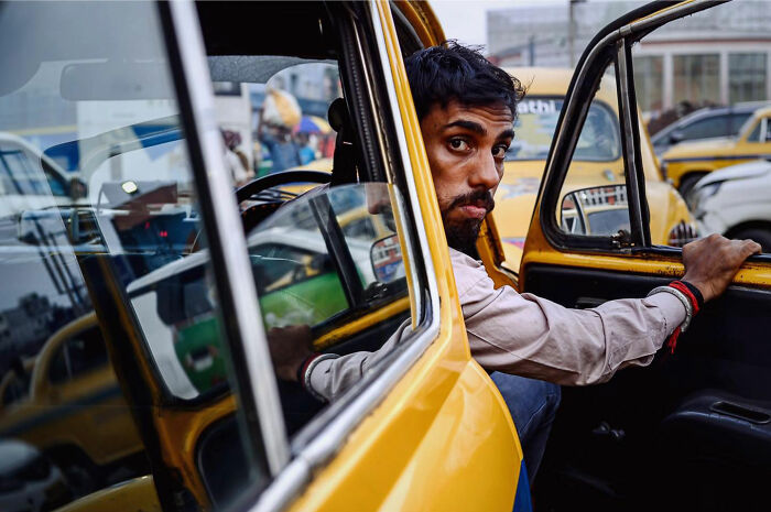 50 Street Photos Showcasing The Unexpected Beauty Of Real Life By Gil Kreslavsky