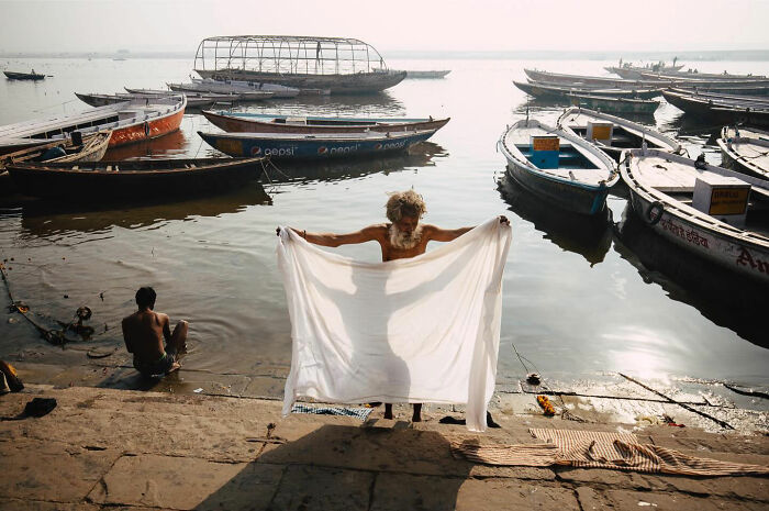 50 Street Photos Showcasing The Unexpected Beauty Of Real Life By Gil Kreslavsky