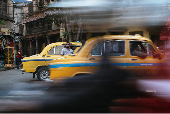 50 Street Photos Showcasing The Unexpected Beauty Of Real Life By Gil Kreslavsky