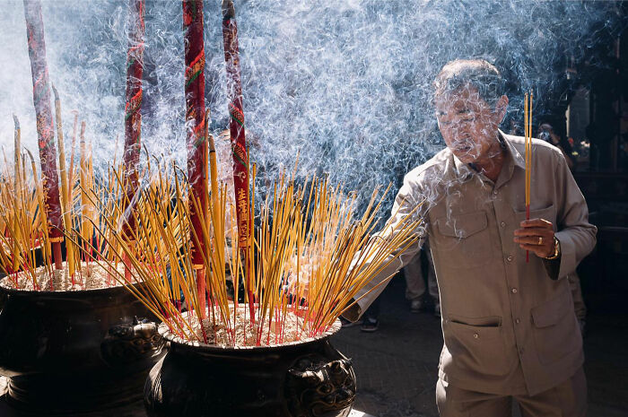 50 Street Photos Showcasing The Unexpected Beauty Of Real Life By Gil Kreslavsky