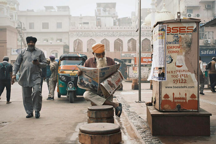 50 Street Photos Showcasing The Unexpected Beauty Of Real Life By Gil Kreslavsky