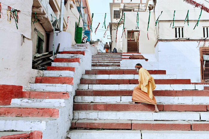 50 Street Photos Showcasing The Unexpected Beauty Of Real Life By Gil Kreslavsky