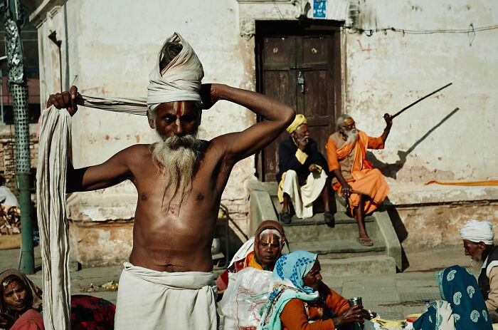 50 Street Photos Showcasing The Unexpected Beauty Of Real Life By Gil Kreslavsky