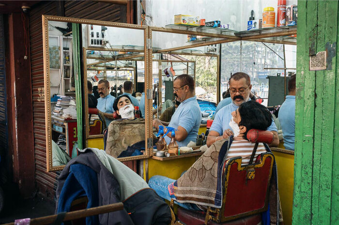 50 Street Photos Showcasing The Unexpected Beauty Of Real Life By Gil Kreslavsky