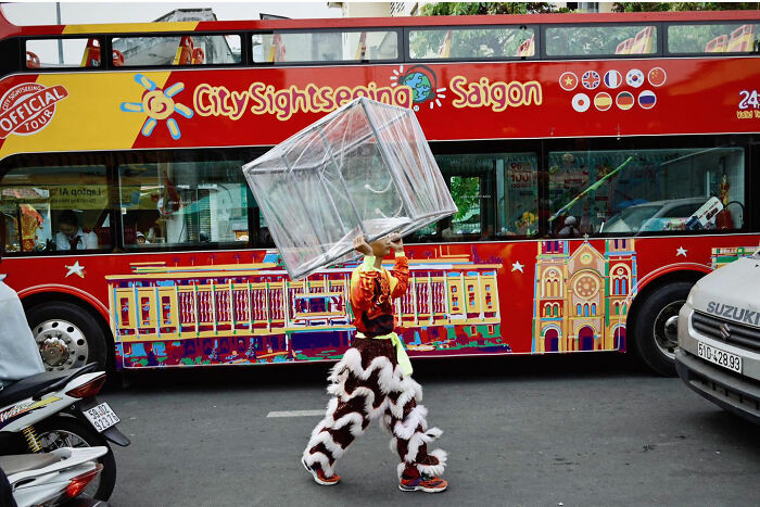 50 Street Photos Showcasing The Unexpected Beauty Of Real Life By Gil Kreslavsky