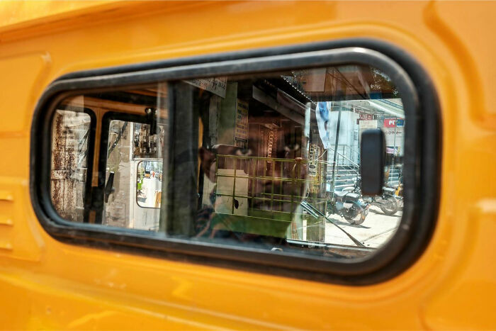 50 Street Photos Showcasing The Unexpected Beauty Of Real Life By Gil Kreslavsky