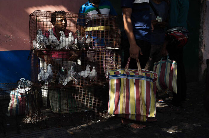 50 Street Photos Showcasing The Unexpected Beauty Of Real Life By Gil Kreslavsky