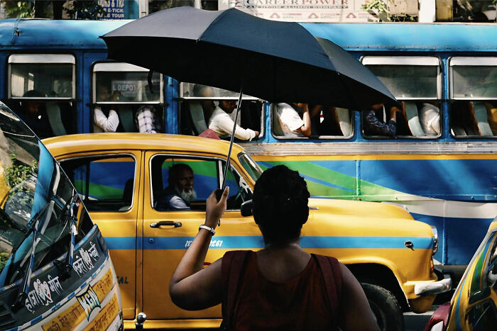 50 Street Photos Showcasing The Unexpected Beauty Of Real Life By Gil Kreslavsky