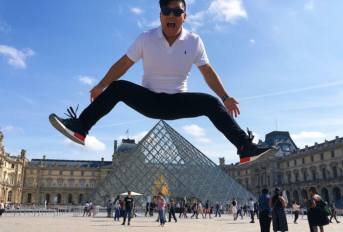 78 Times People Took Vacation Pics That Belong In A Comedy Special