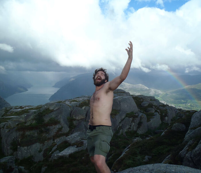 78 Times People Took Vacation Pics That Belong In A Comedy Special