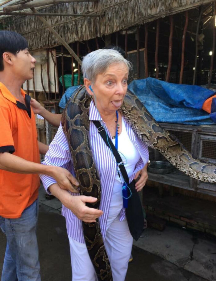 78 Times People Took Vacation Pics That Belong In A Comedy Special
