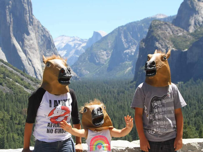 78 Times People Took Vacation Pics That Belong In A Comedy Special