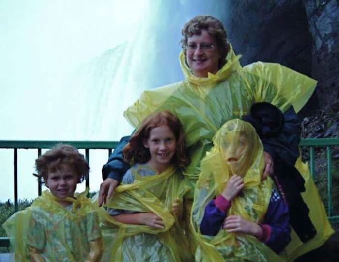78 Times People Took Vacation Pics That Belong In A Comedy Special