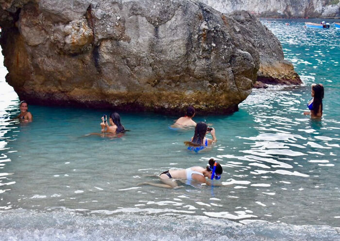 78 Times People Took Vacation Pics That Belong In A Comedy Special