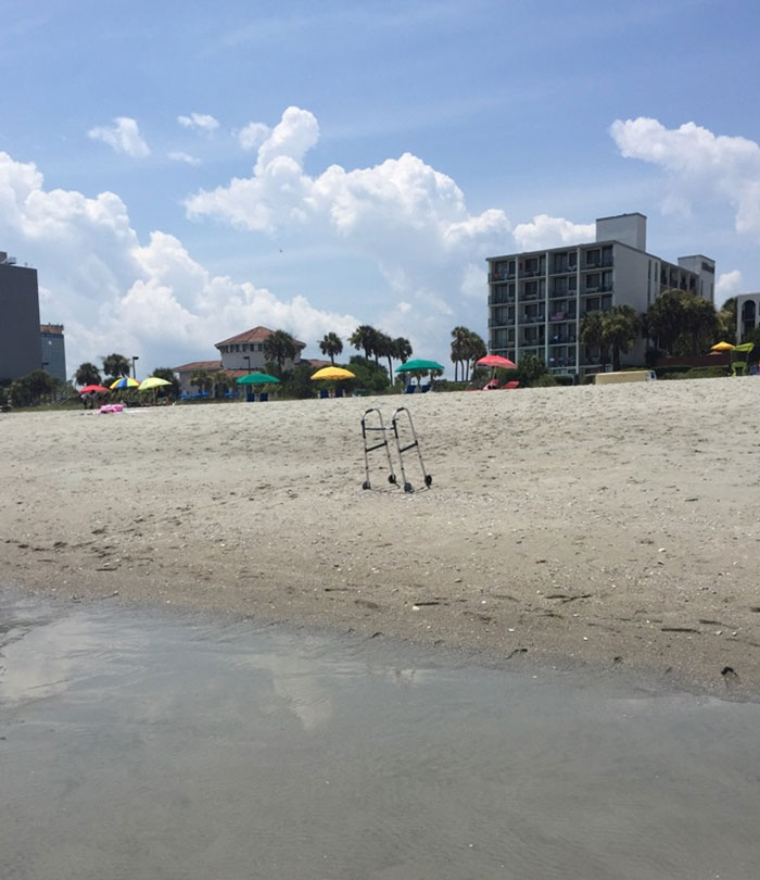 78 Times People Took Vacation Pics That Belong In A Comedy Special