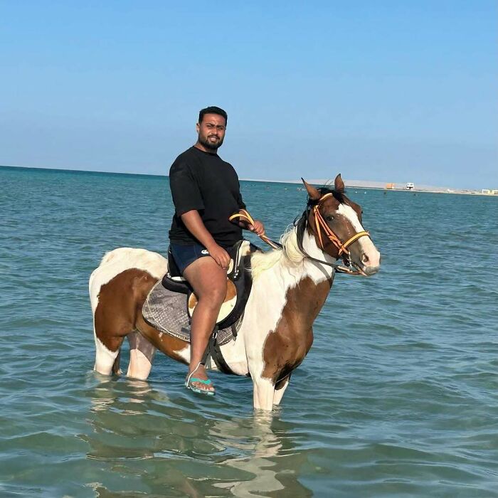 78 Times People Took Vacation Pics That Belong In A Comedy Special