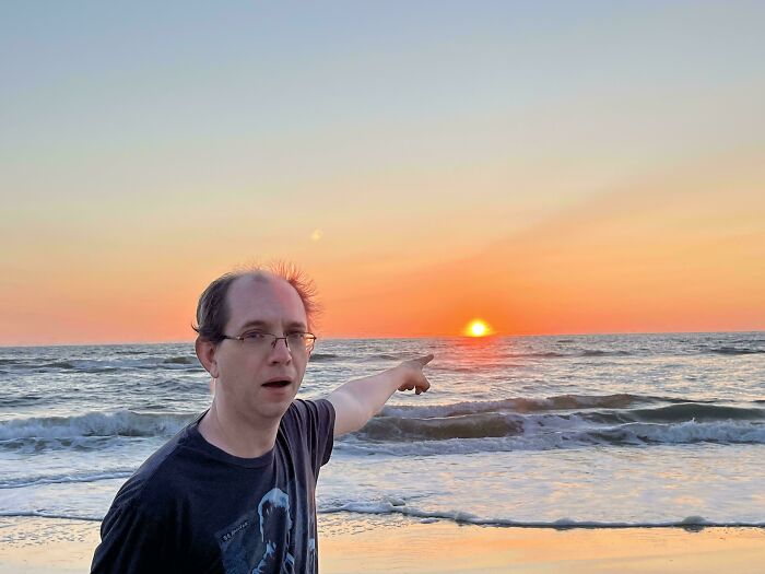 78 Times People Took Vacation Pics That Belong In A Comedy Special