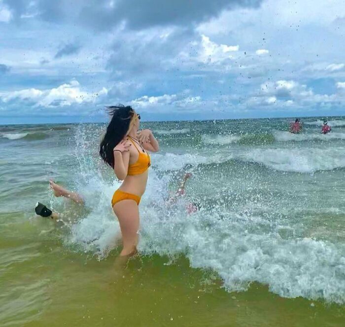 78 Times People Took Vacation Pics That Belong In A Comedy Special