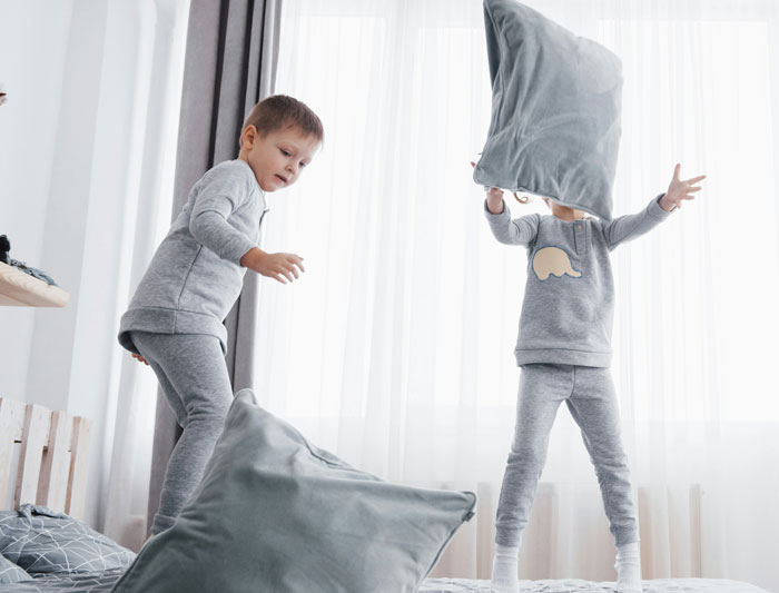 Guy Refuses To Babysit His Siblings After Years Of Being Treated Like A Stranger