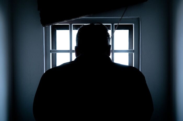 Night Shift Workers Share 39 Chilling Paranormal Encounters They&#8217;ve Had