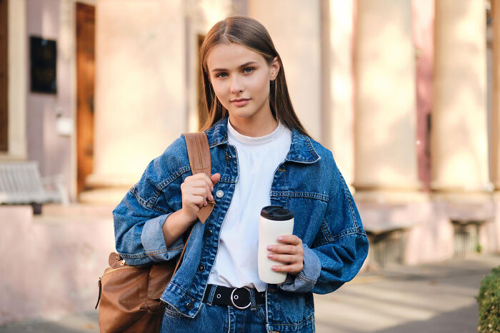 22YO Finally Reveals She Thinks Her Stepdad’s A Mean Bully, Devastates Him By Wholly Cutting Him Off