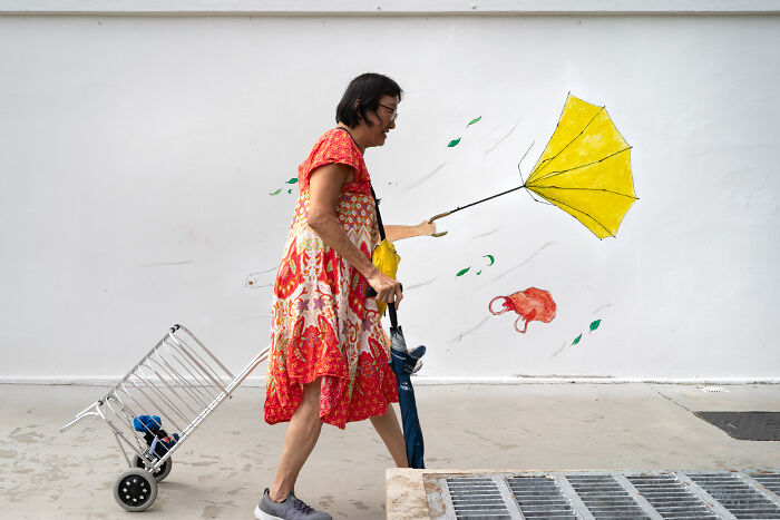 This Street Photographer Shows How ‘Nothing Newsworthy’ Can Be Truly Beautiful (31 Pics)