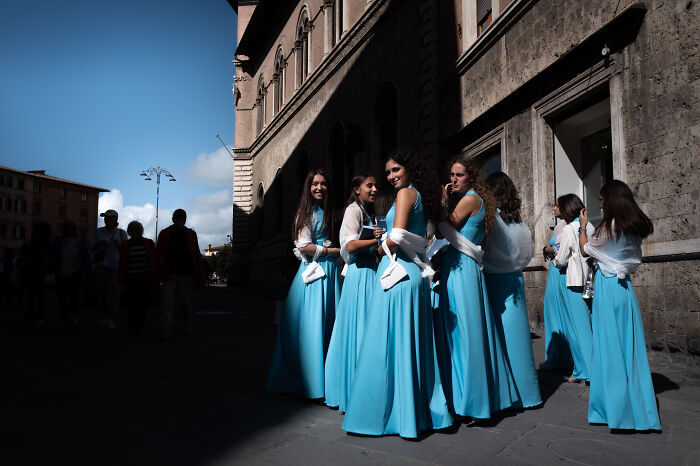 This Street Photographer Shows How ‘Nothing Newsworthy’ Can Be Truly Beautiful (31 Pics)
