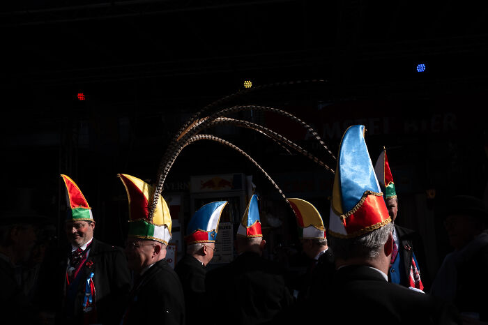 This Street Photographer Shows How ‘Nothing Newsworthy’ Can Be Truly Beautiful (31 Pics)